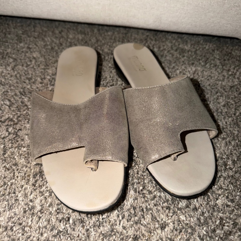 Munro American Womens 10 WW Metallic Toe Loop Slide Sandals M417970